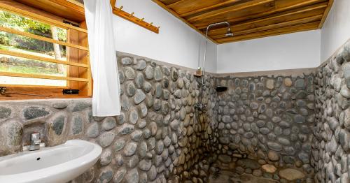 chimpanzee forest lodge bath room